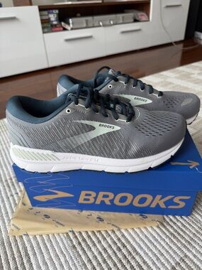 Brooks Addiction GTS 15 - Women Size 10 Wide
